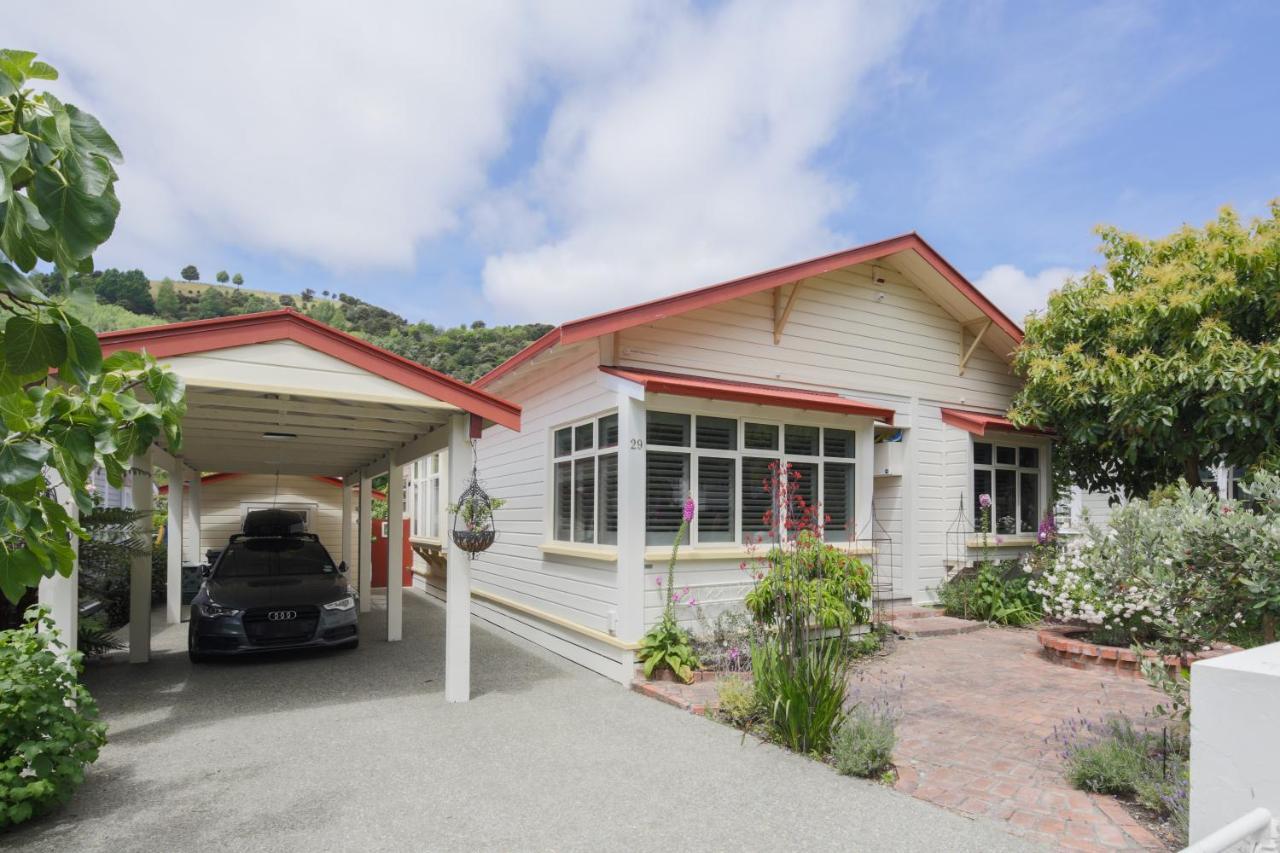 Seymour Sleeps Guest house *